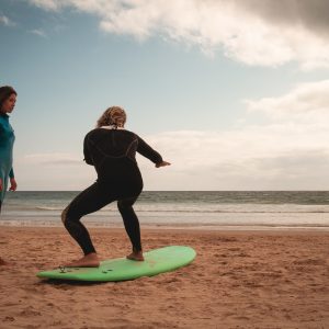 Initiation surf cap skirring
